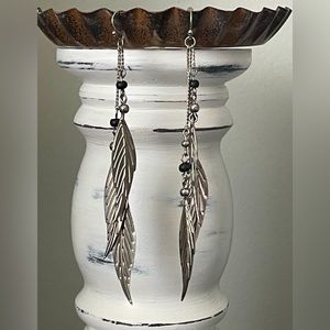 Dangle feather earrings